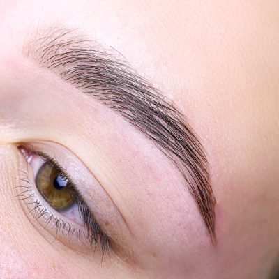 Rezultat laminacije obrvi – polnejše in počesane obrvi